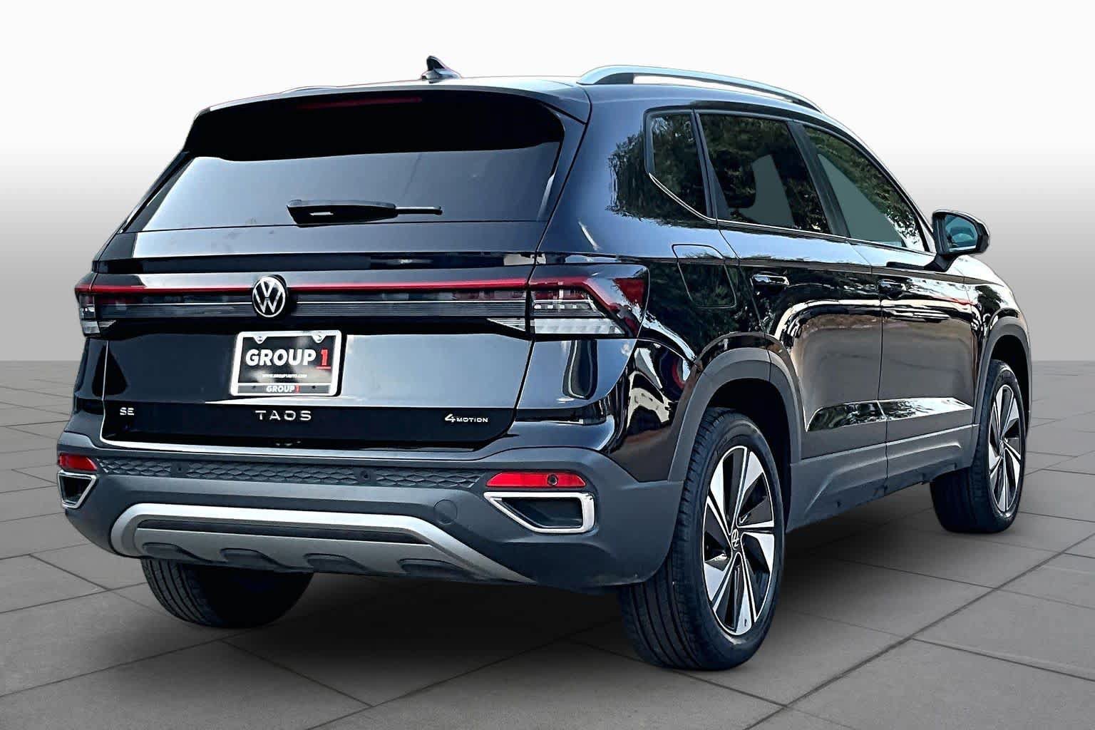 Used 2025 Volkswagen Taos SE AWD/4WD image 13