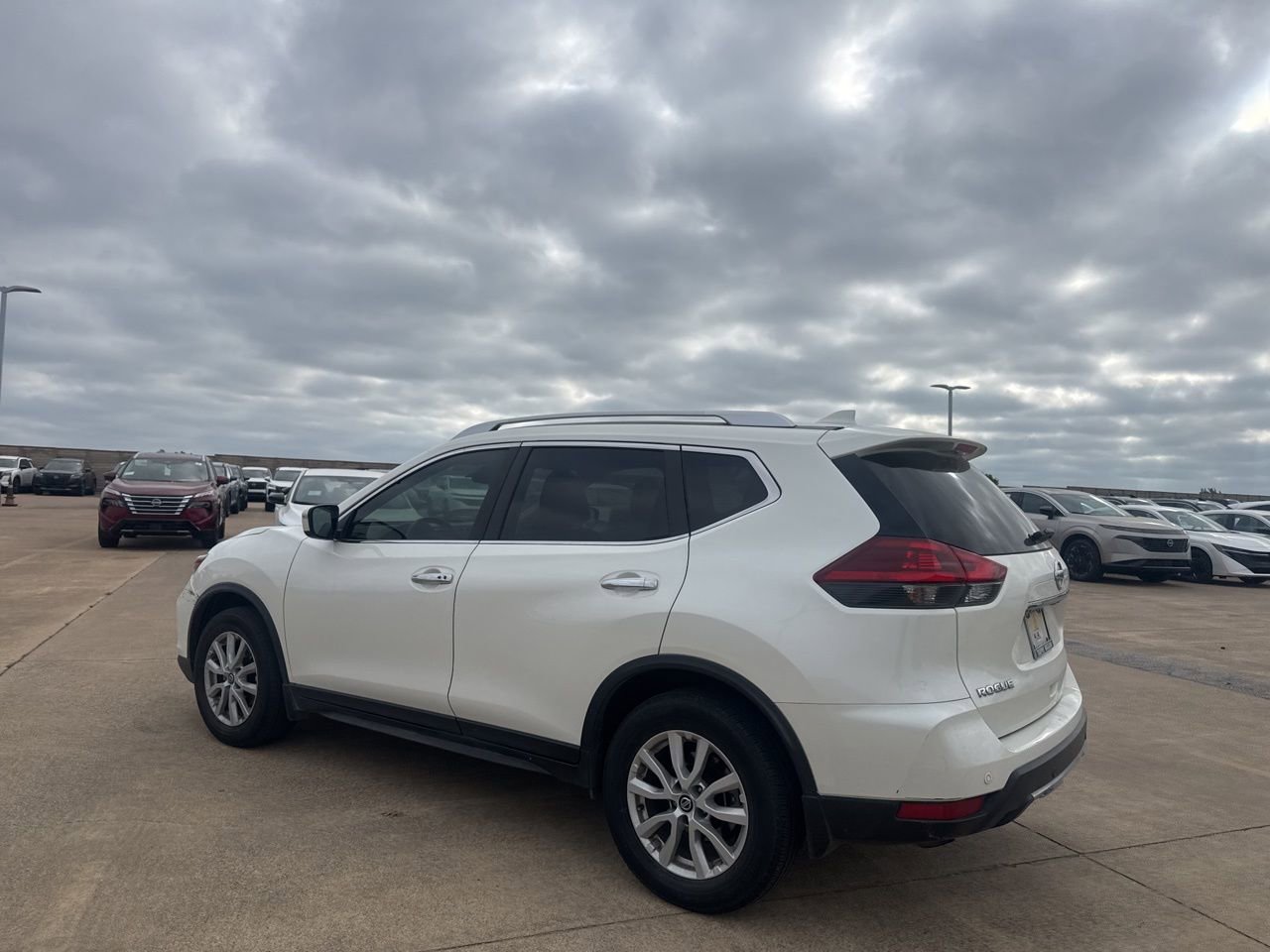 Used 2020 Nissan Rogue SV image 10
