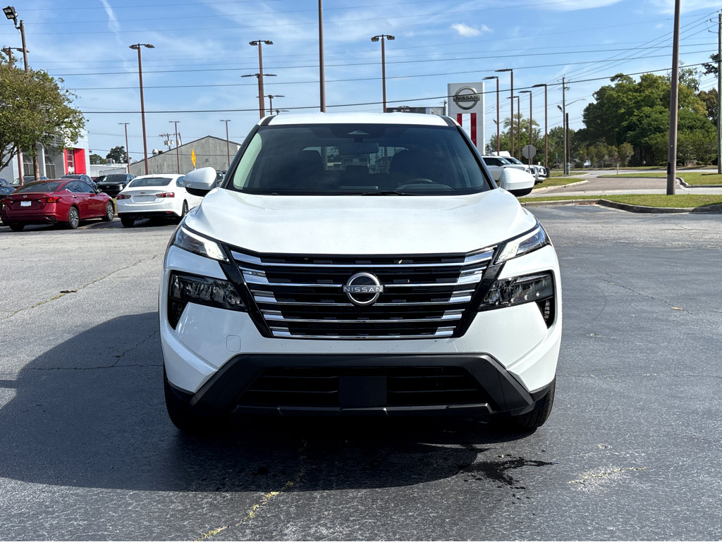 Used 2025 Nissan Rogue SV image 2