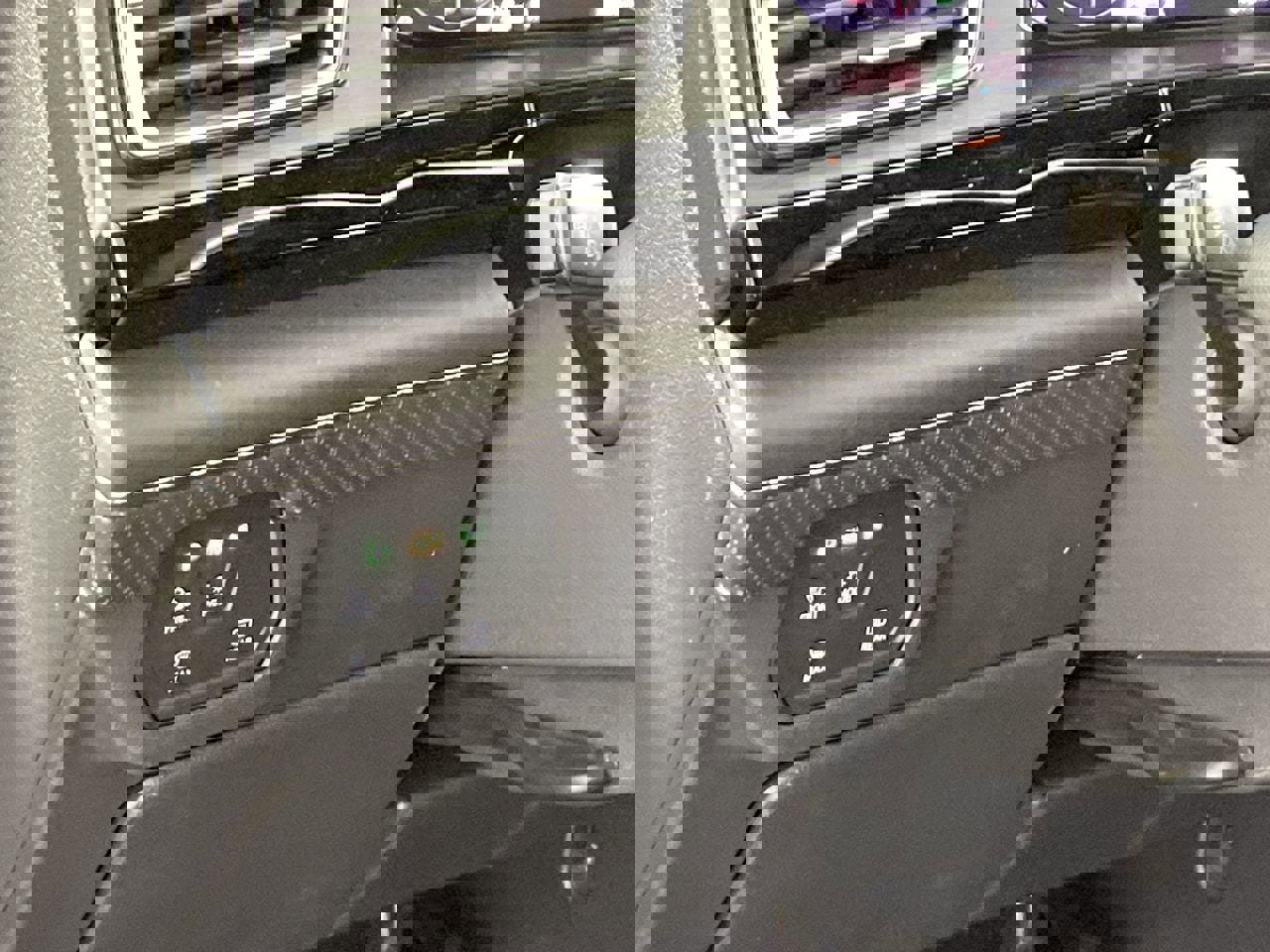 Used 2025 Volkswagen Atlas Cross Sport SE FWD image 11