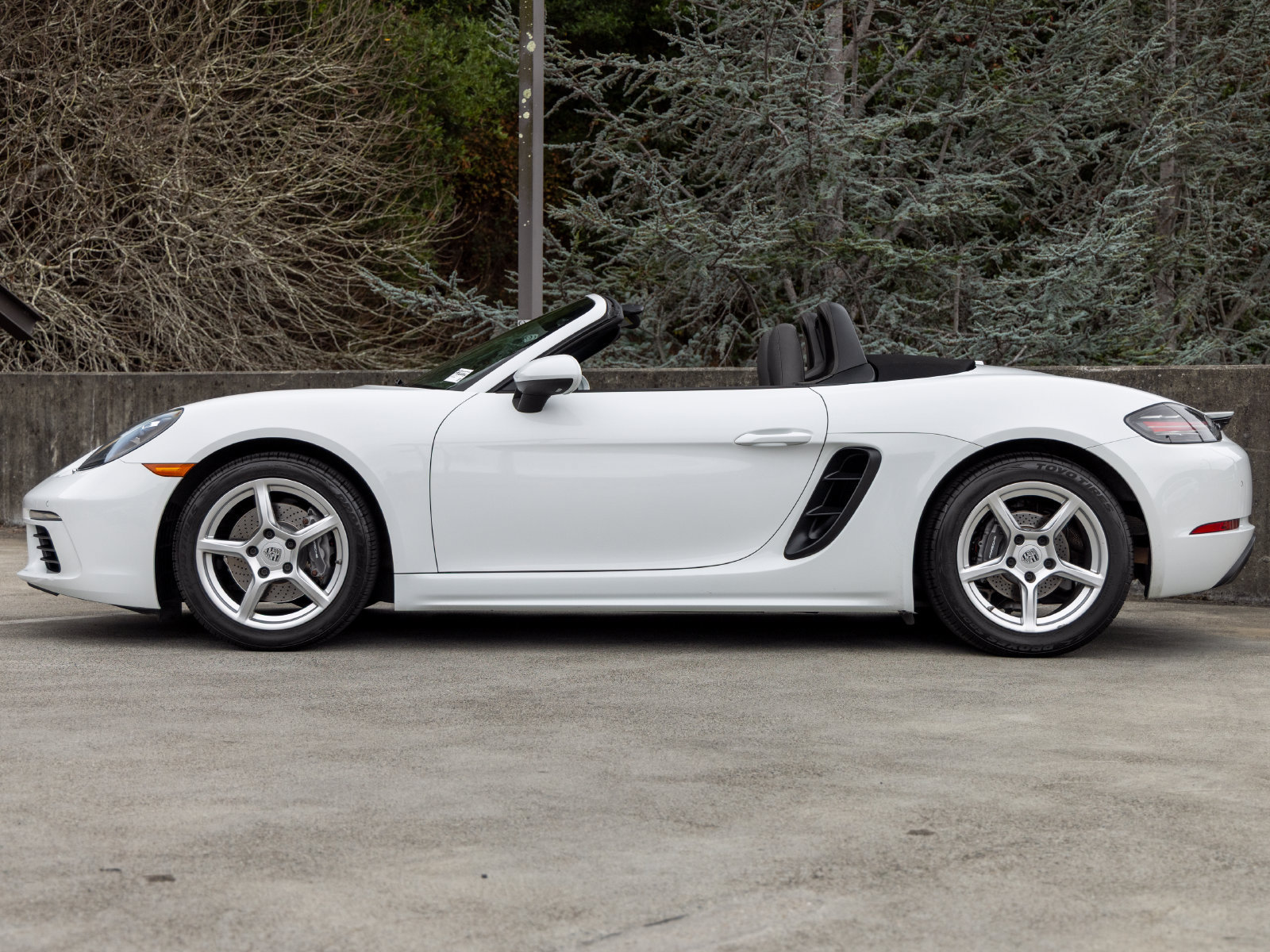 Certified 2017 Porsche 718 Boxster RWD image 2
