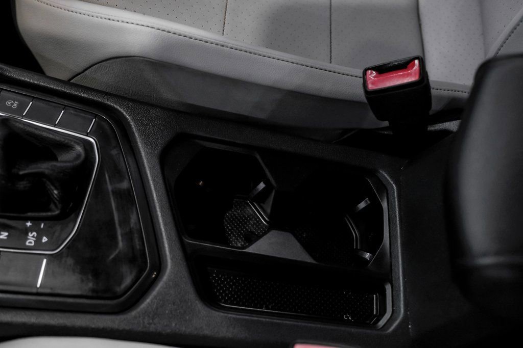 Used 2018 Volkswagen Tiguan SE image 28