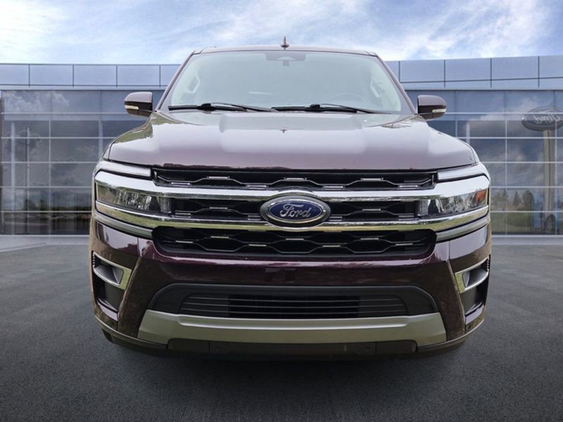 Used 2024 Ford Expedition Limited image 3