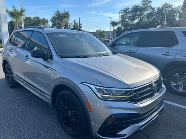 Used 2022 Volkswagen Tiguan SE R-Line FWD image 3