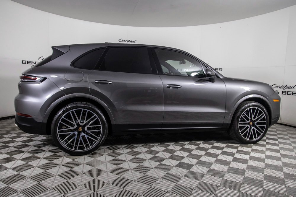 Used 2025 Porsche Cayenne image 10