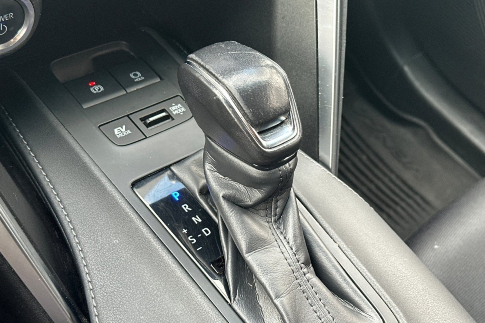 Certified 2024 Toyota Venza LE AWD/4WD image 20