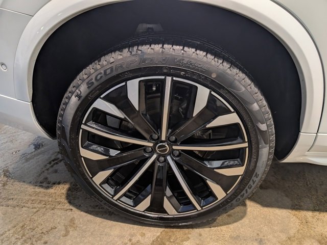 Used 2025 Volvo XC90 B6 Plus image 8