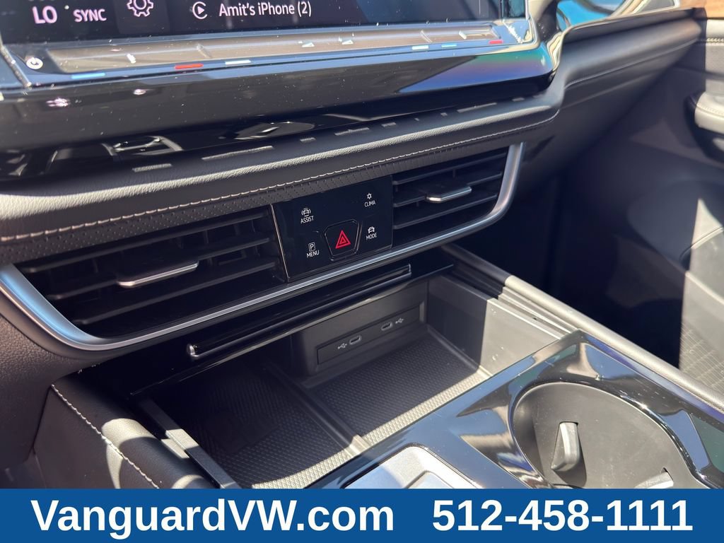Used 2024 Volkswagen Atlas SE w/ Black Wheel Package FWD image 17