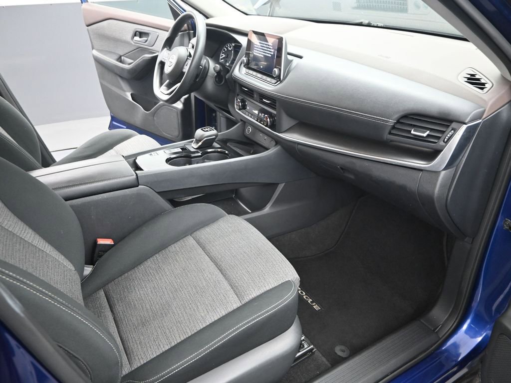 Used 2023 Nissan Rogue SV image 25