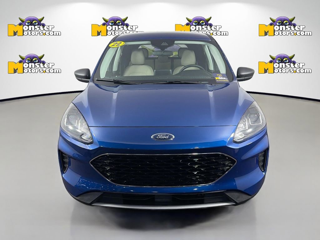 Used 2022 Ford Escape SE w/ Cold Weather Package image 2