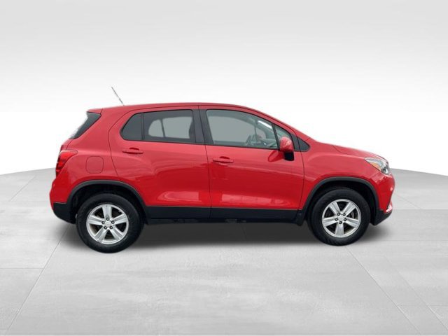 Used 2020 Chevrolet Trax LS w/ Tint and Cruise Package AWD/4WD image 6