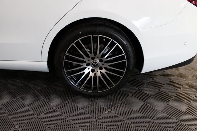 New 2025 Mercedes-Benz C 300 4MATIC Sedan image 9