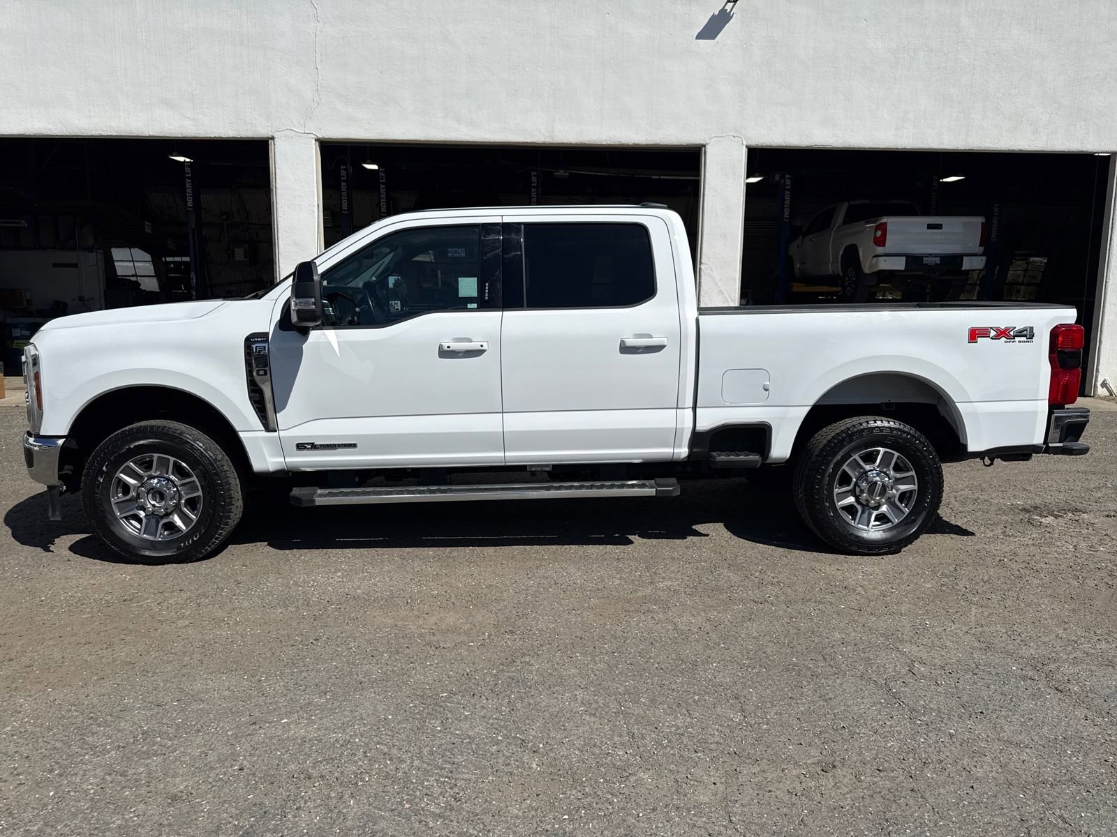 Used 2024 Ford F250 Lariat w/ FX4 Off-Road Package AWD/4WD image 2