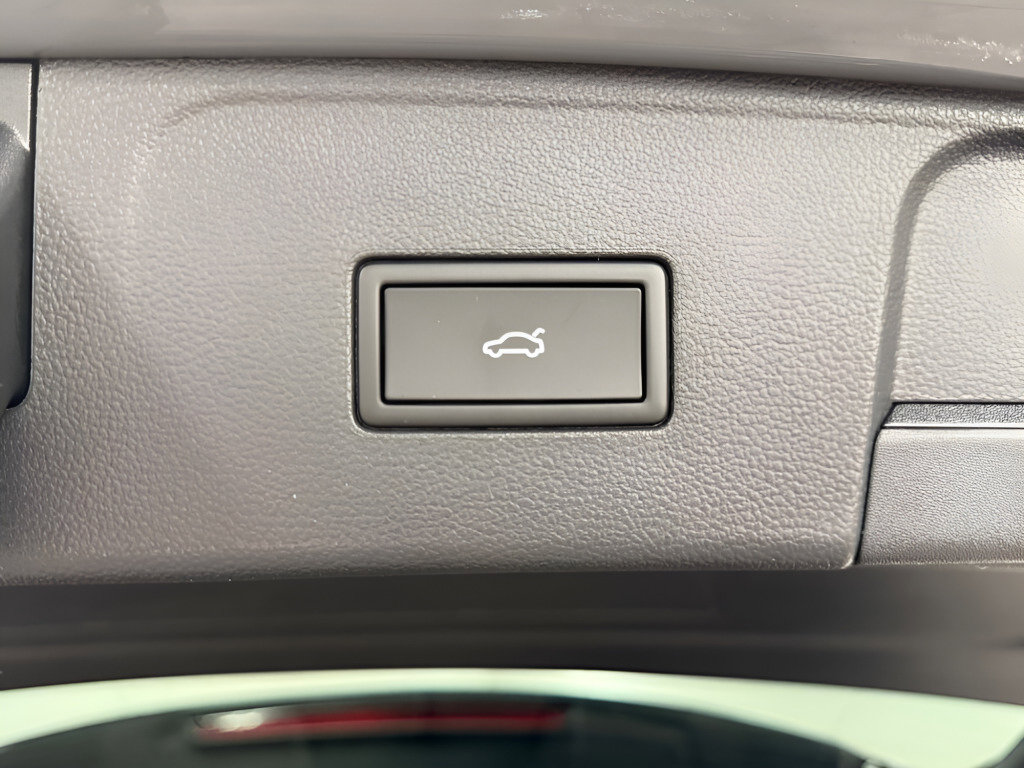 New 2025 Volkswagen Atlas SEL image 10