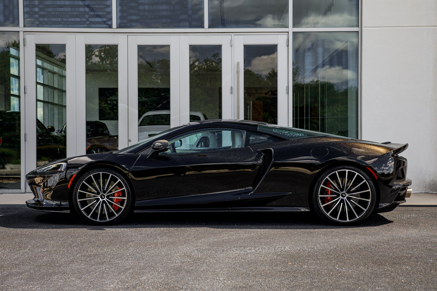 Used 2021 McLaren GT RWD image 8
