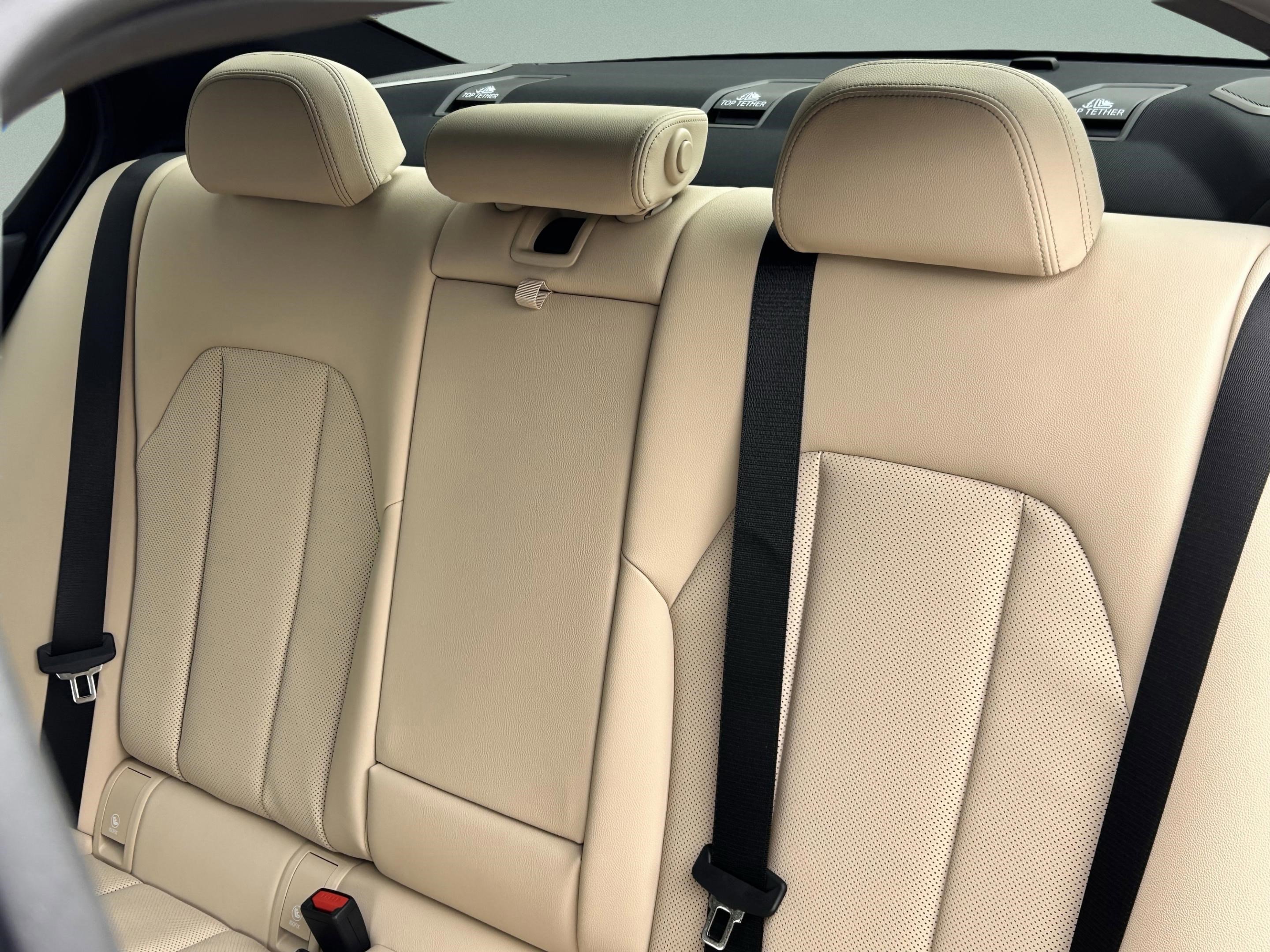 Used 2026 BMW 330i Sedan w/ Premium Package image 28