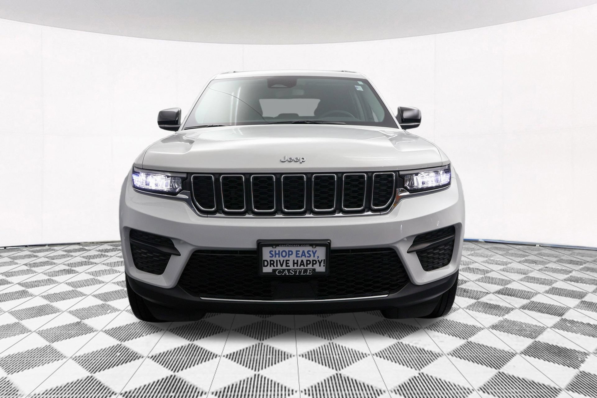Used 2023 Jeep Grand Cherokee Laredo w/ Trailer Tow Prep Group (B) AWD/4WD image 40