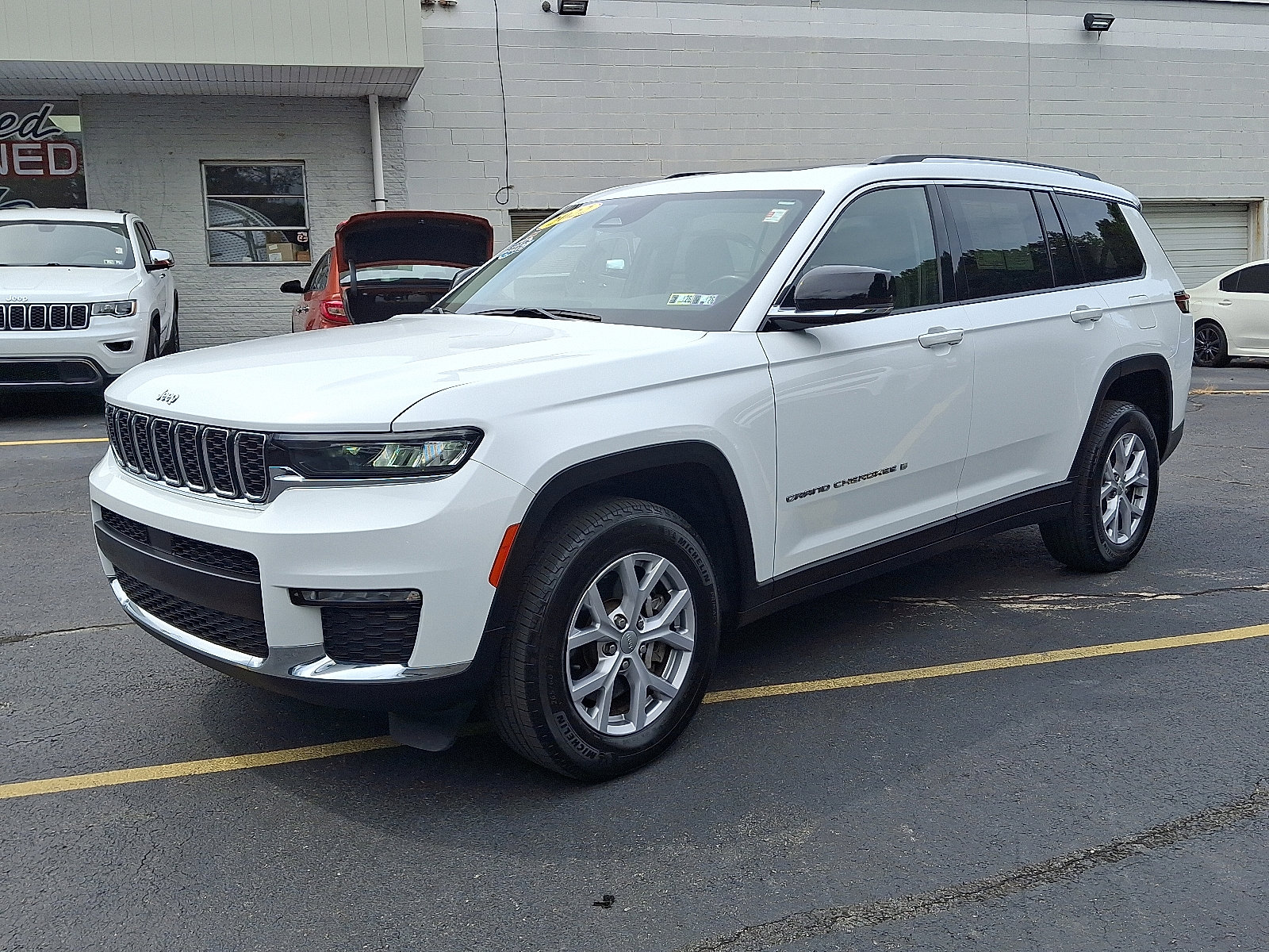 Certified 2022 Jeep Grand Cherokee L Limited image 3