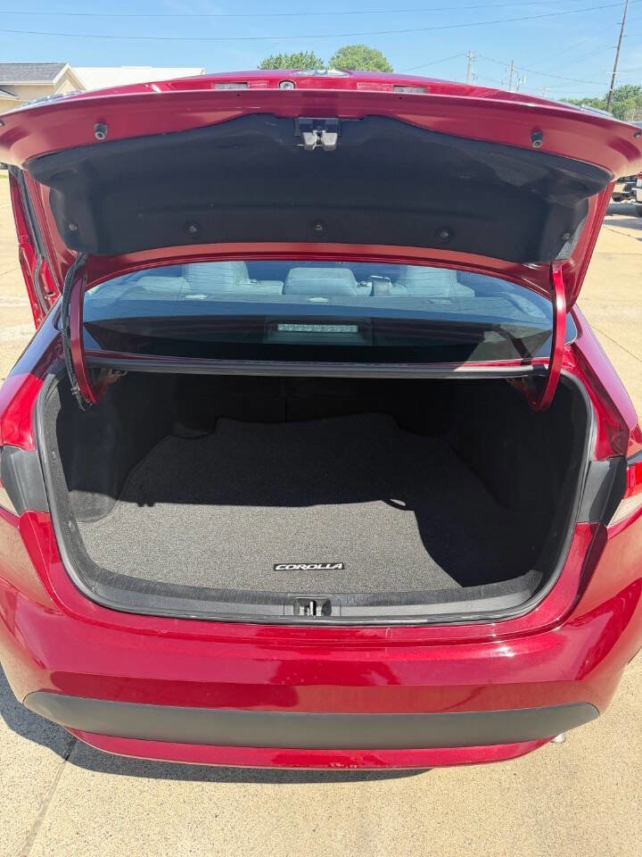 Used 2022 Toyota Corolla LE w/ Carpet Mat Package (TMS) FWD image 12