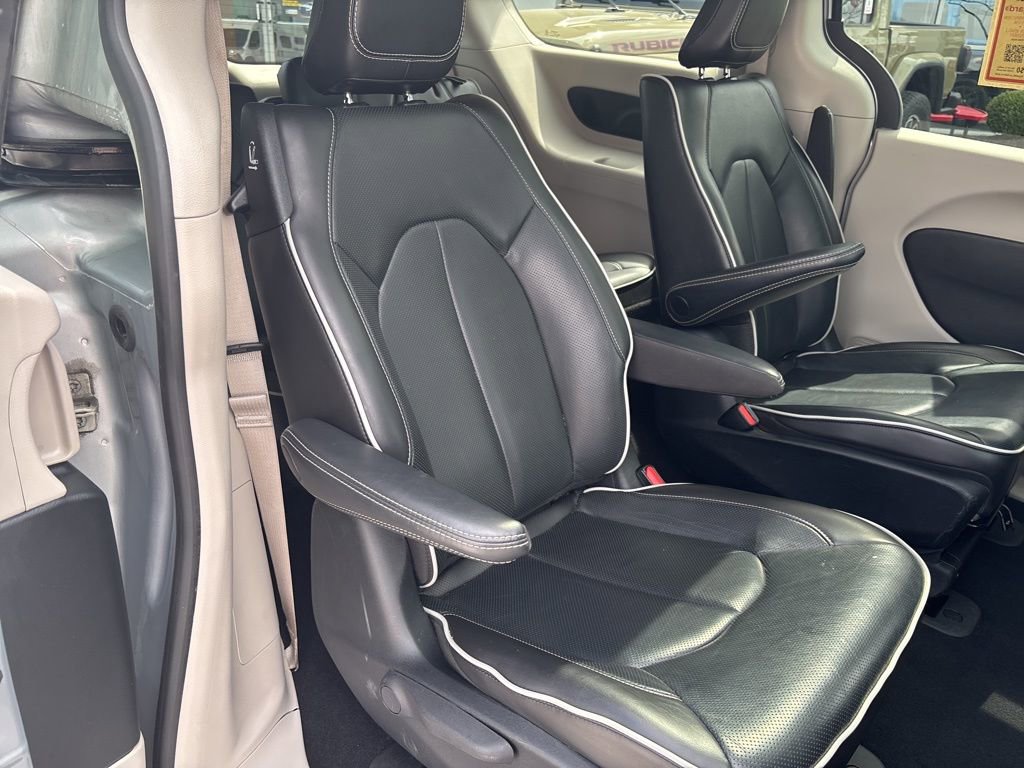 Used 2023 Chrysler Pacifica Limited image 45