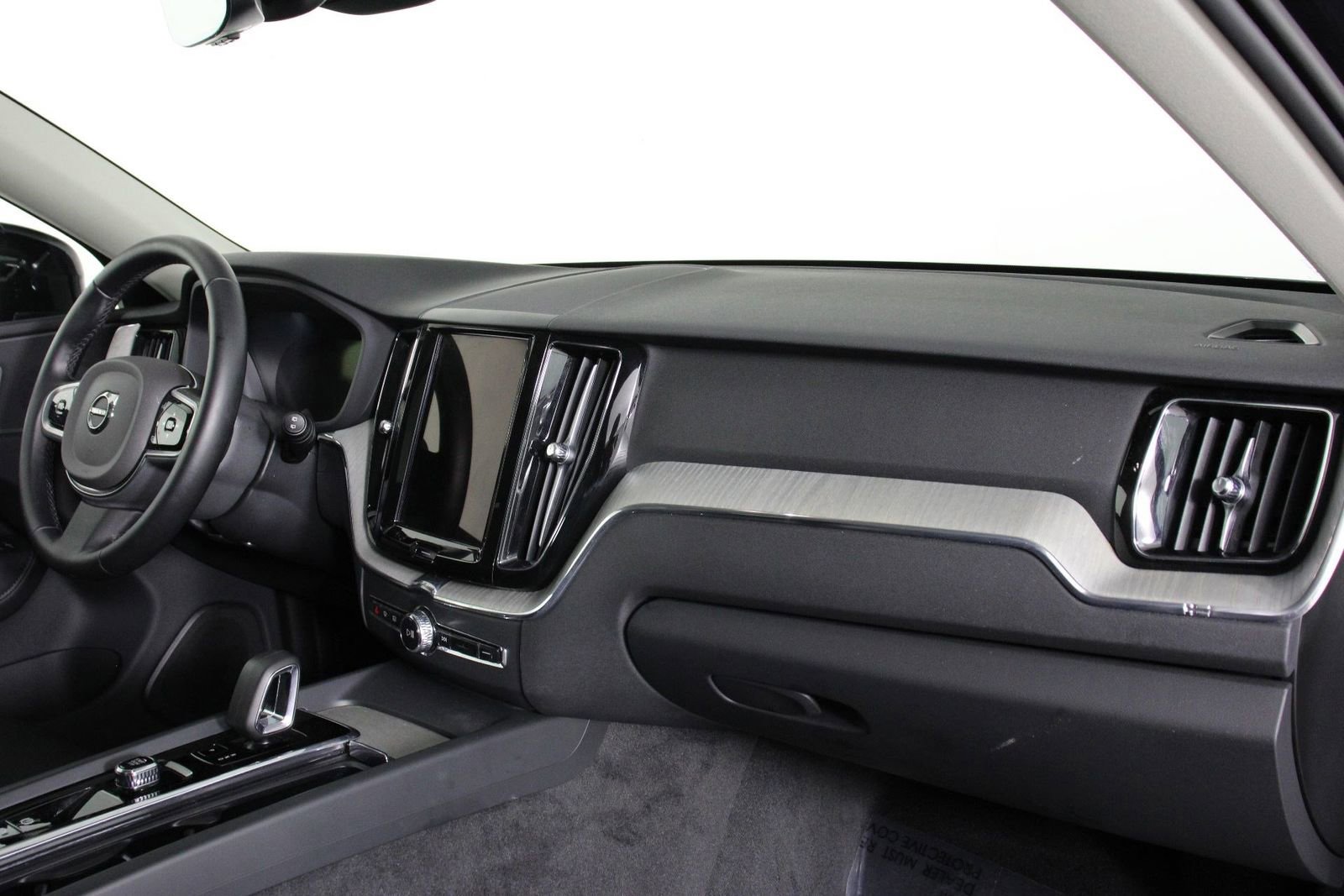 Certified 2025 Volvo XC60 B5 Plus AWD/4WD image 22