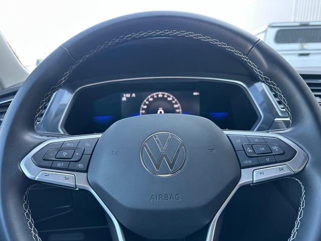 Used 2022 Volkswagen Tiguan SE image 11