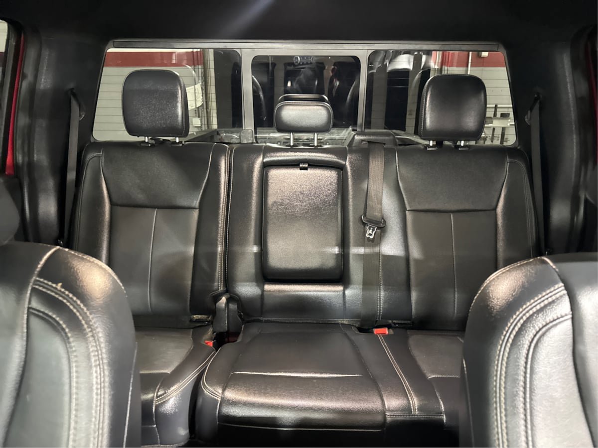 Used 2022 Ford F350 Lariat w/ Black Appearance Package AWD/4WD image 19