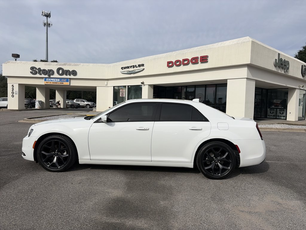 Used 2023 Chrysler 300 S RWD image 3