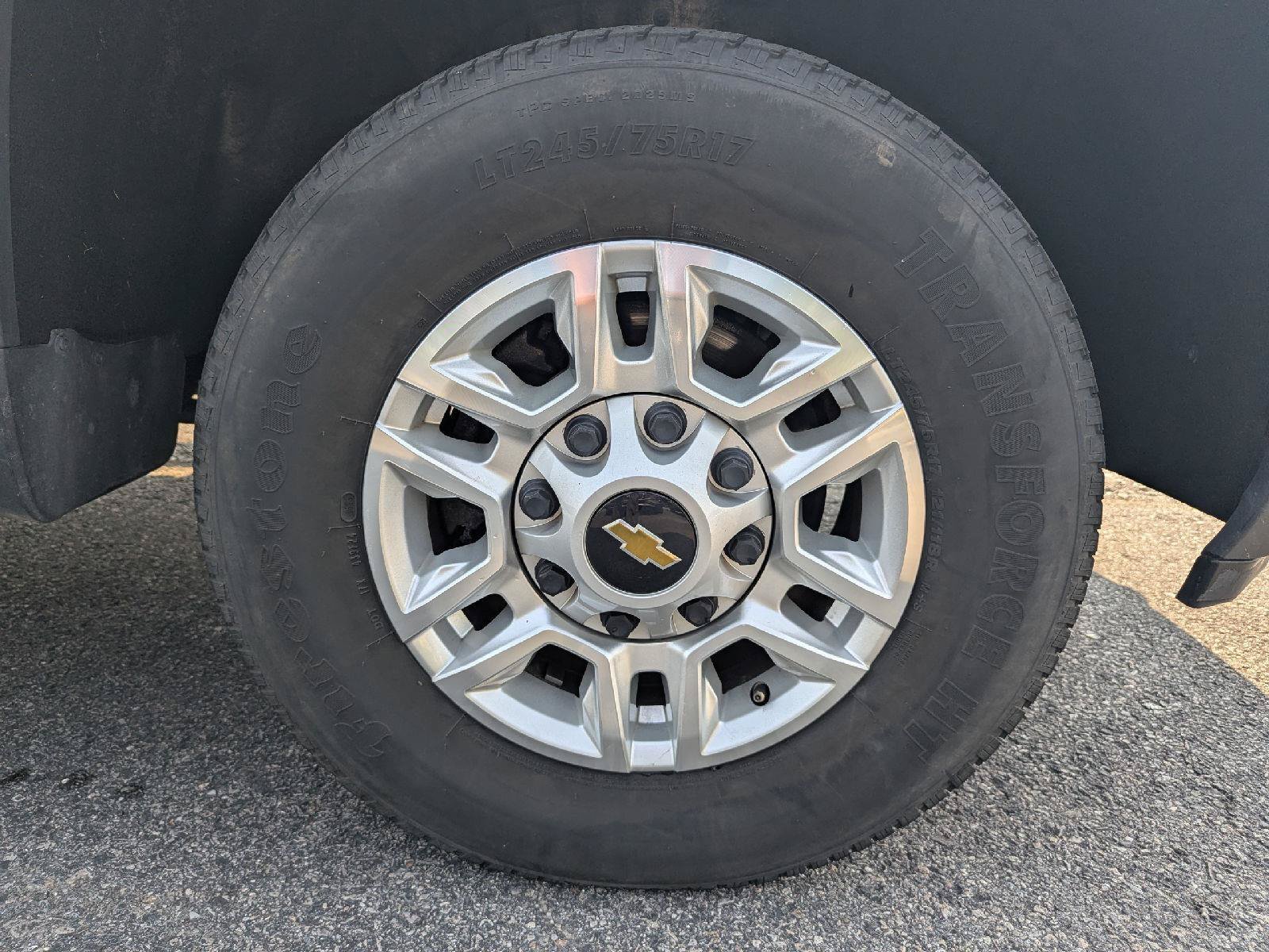Used 2025 Chevrolet Silverado 2500 LT w/ Convenience Package AWD/4WD image 9