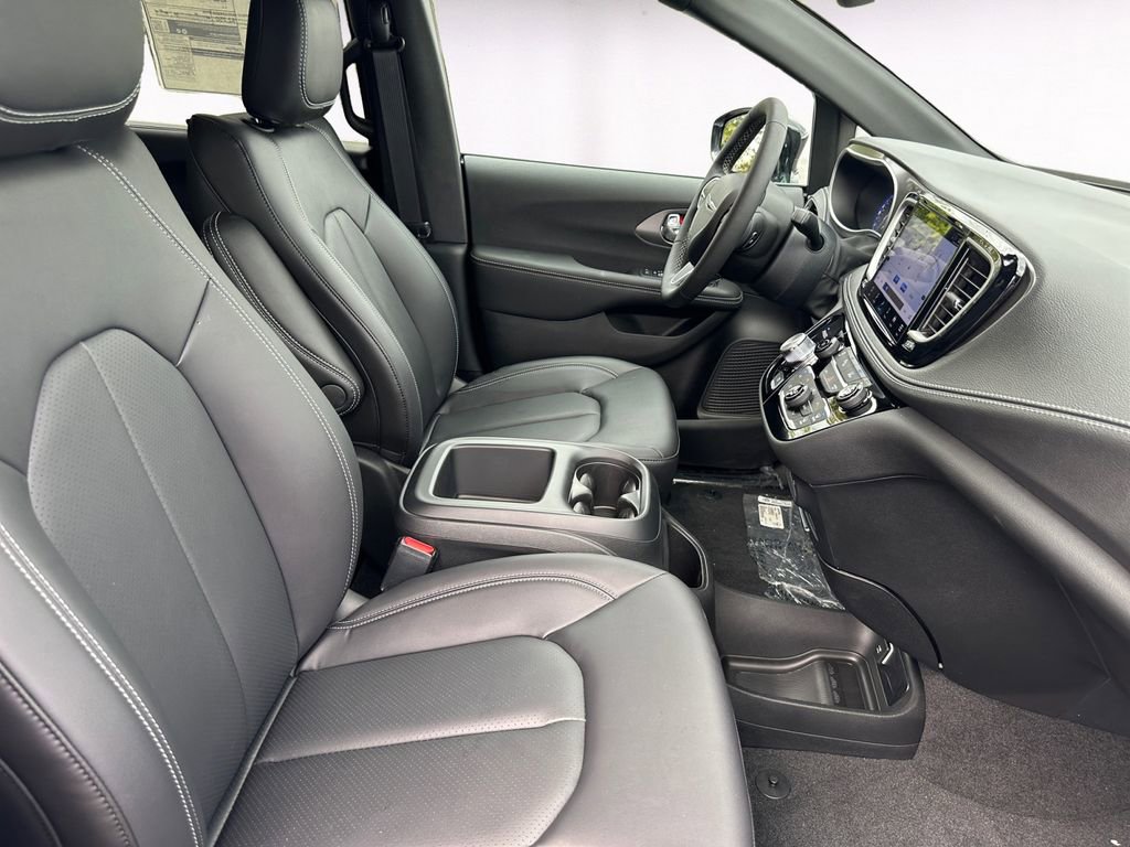 New 2026 Chrysler Pacifica Select image 15