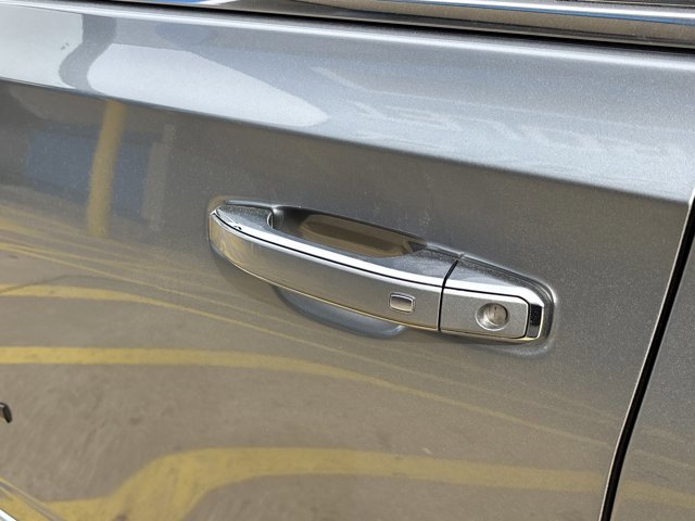 Used 2023 GMC Yukon XL Denali image 15