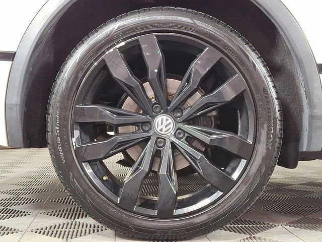 Used 2021 Volkswagen Tiguan SE R-Line image 11