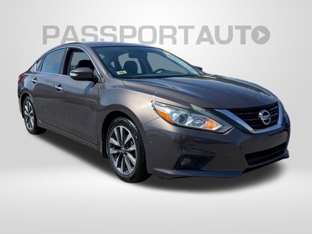 Used 2017 Nissan Altima 2.5 SV w/ Convenience Package image 2