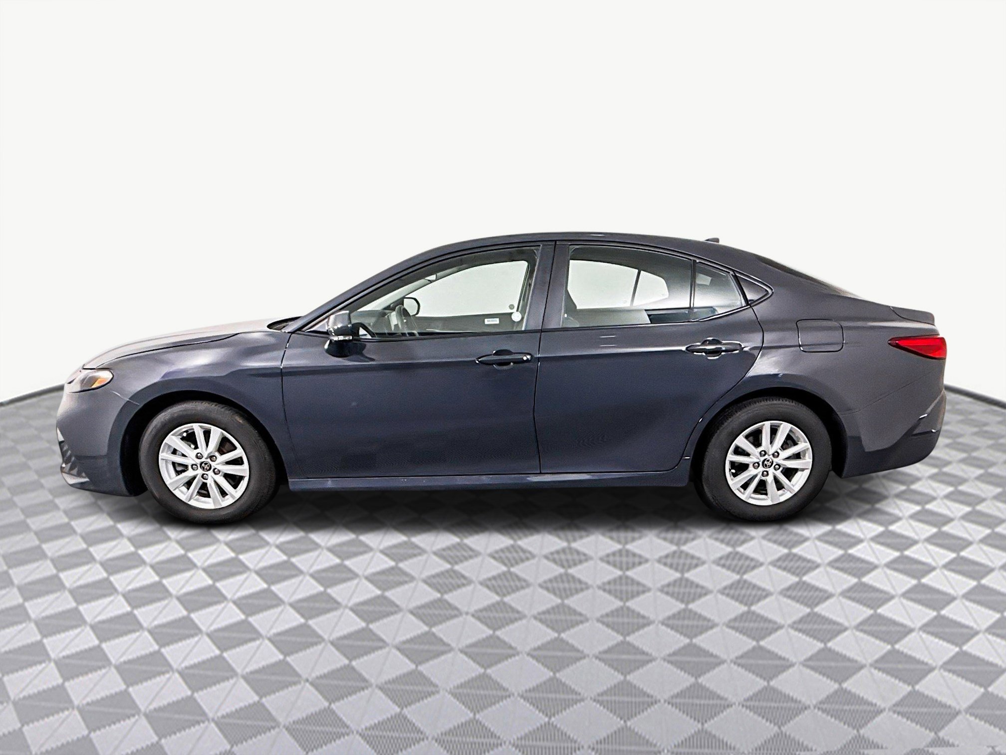Used 2025 Toyota Camry LE image 6