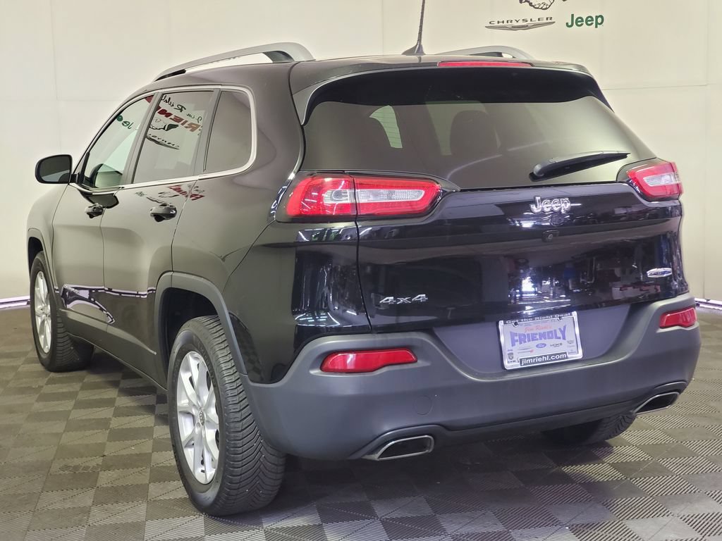 Used 2017 Jeep Cherokee Latitude w/ Cold Weather Group AWD/4WD image 4