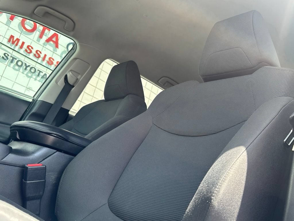 Used 2021 Toyota RAV4 LE FWD image 9