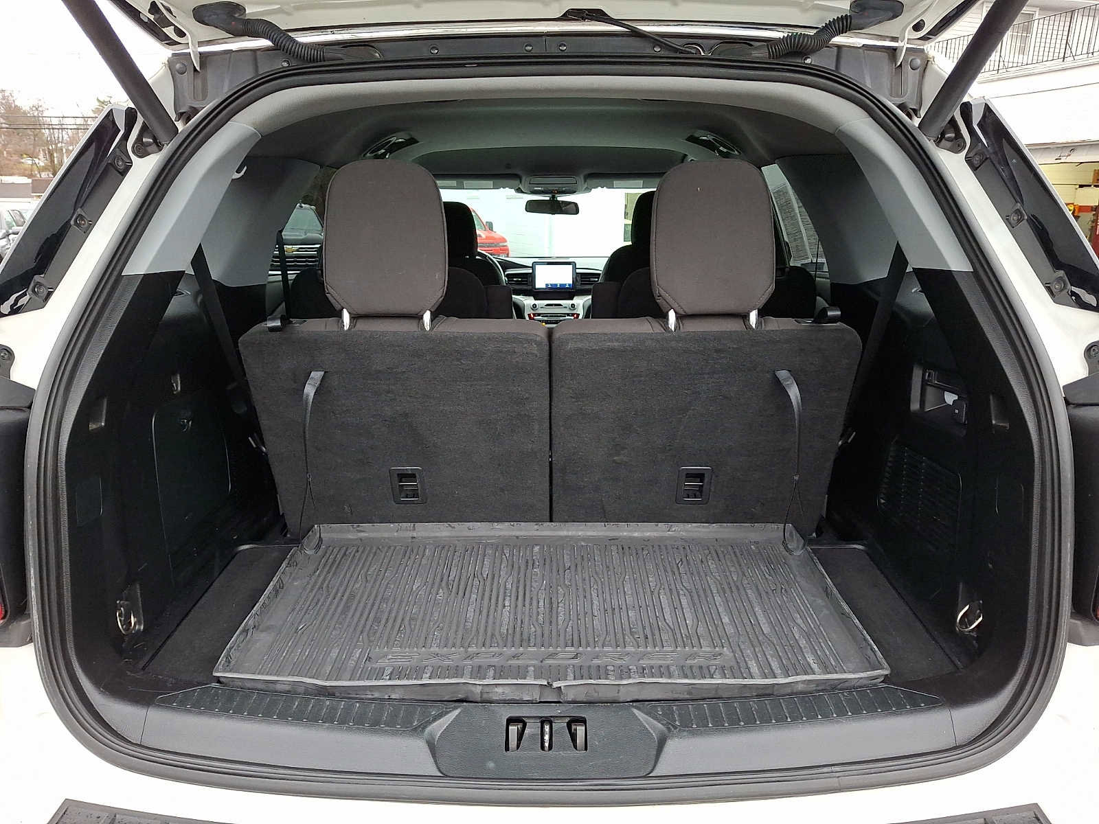 Used 2021 Ford Explorer XLT image 27