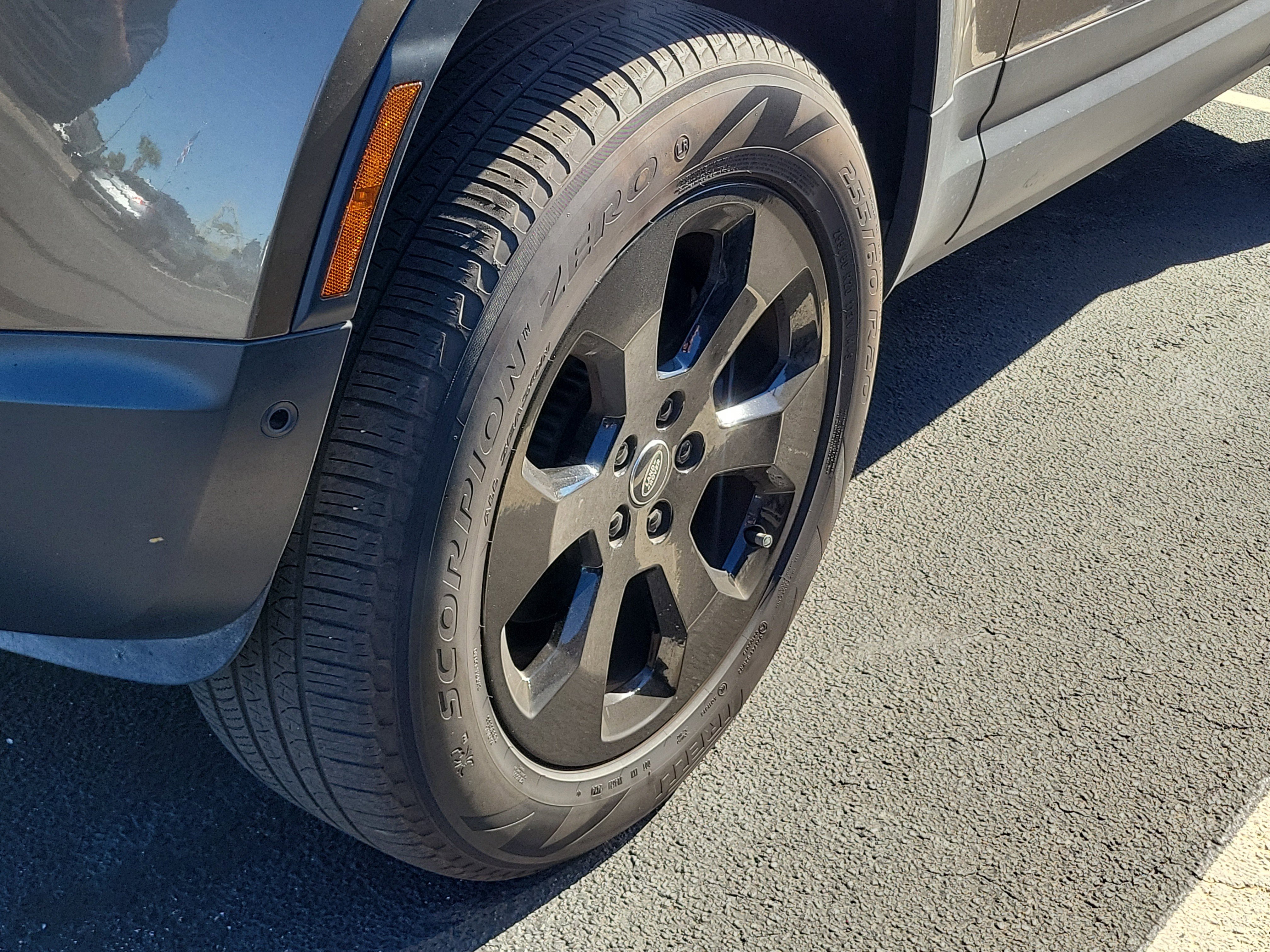 Used 2025 Land Rover Defender 110 S image 4