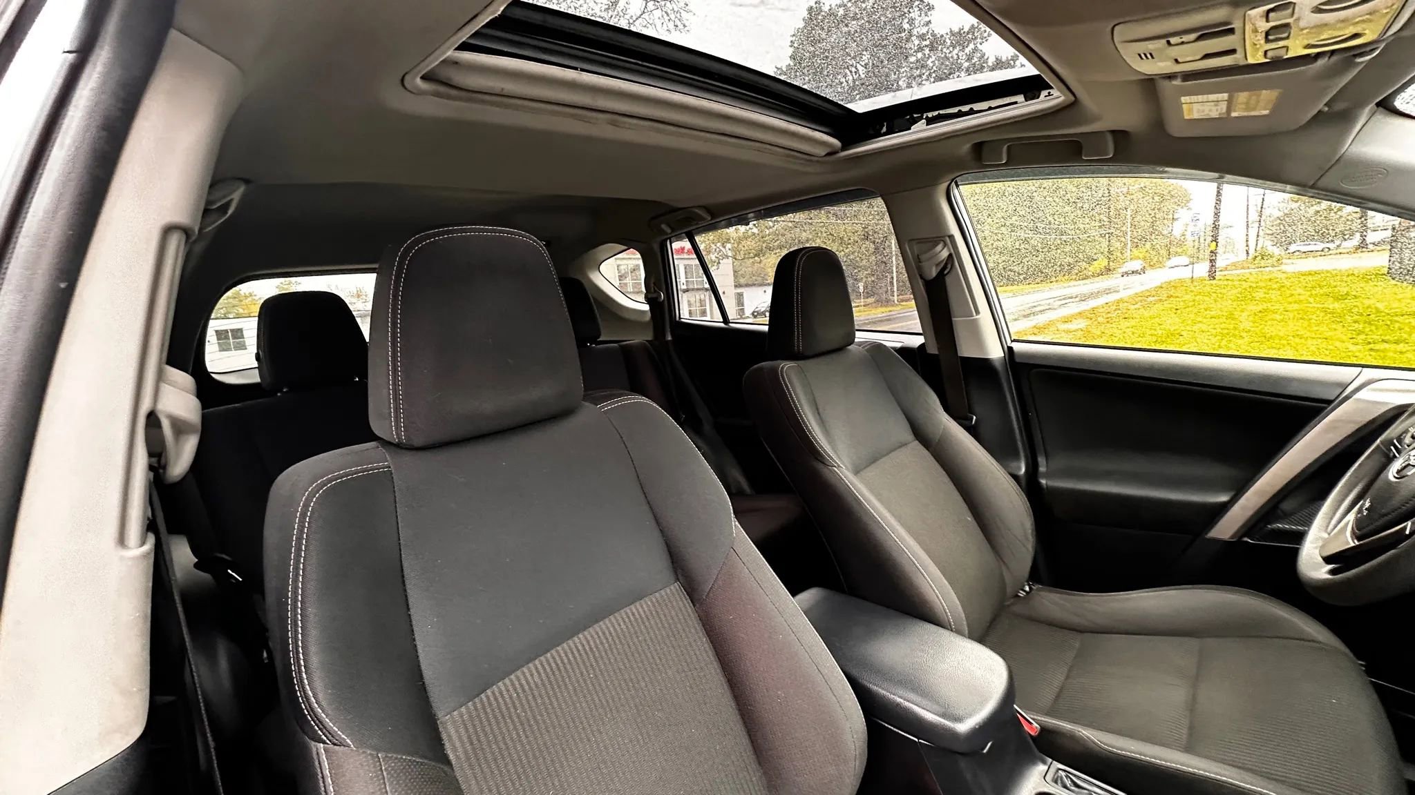 Used 2015 Toyota RAV4 XLE image 30