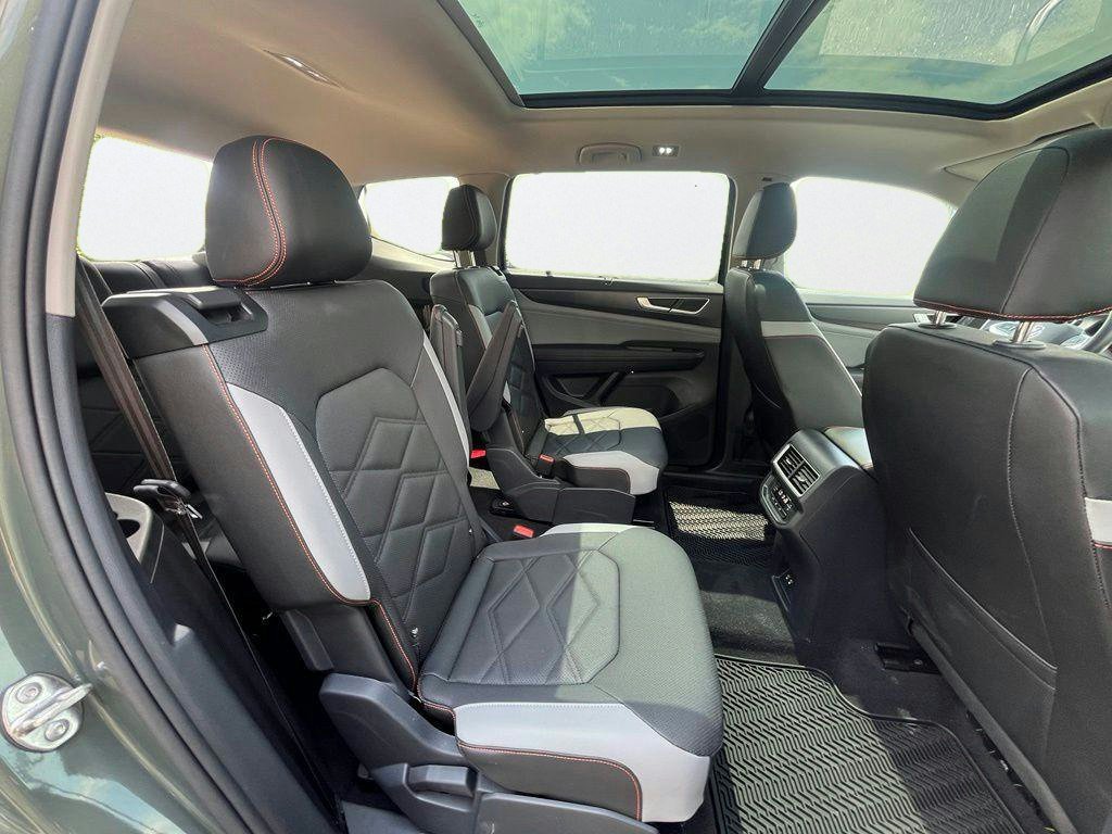 Certified 2026 Volkswagen Atlas Peak Edition AWD/4WD image 27