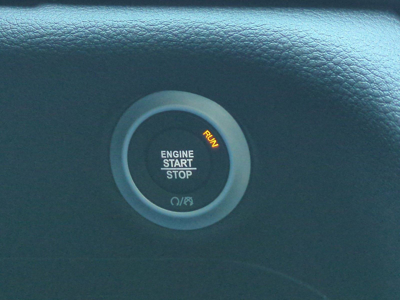 New 2026 Chrysler Pacifica Limited w/ Uconnect Theater Family Group image 30