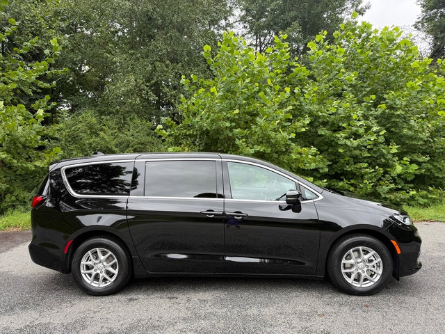New 2026 Chrysler Pacifica Select image 6