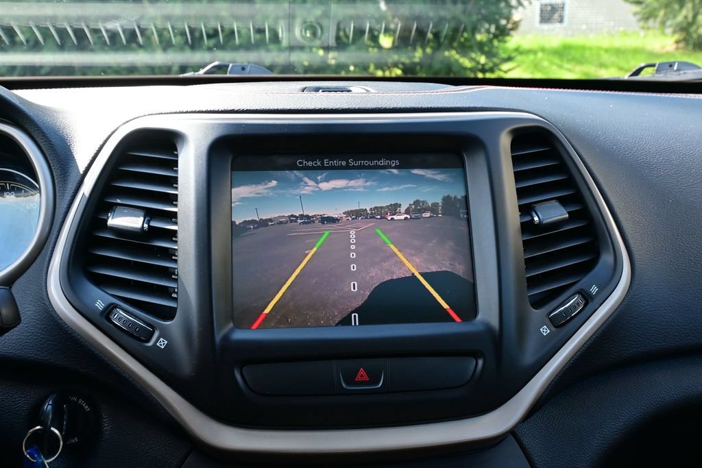 Used 2016 Jeep Cherokee 75th Anniversary AWD/4WD image 34