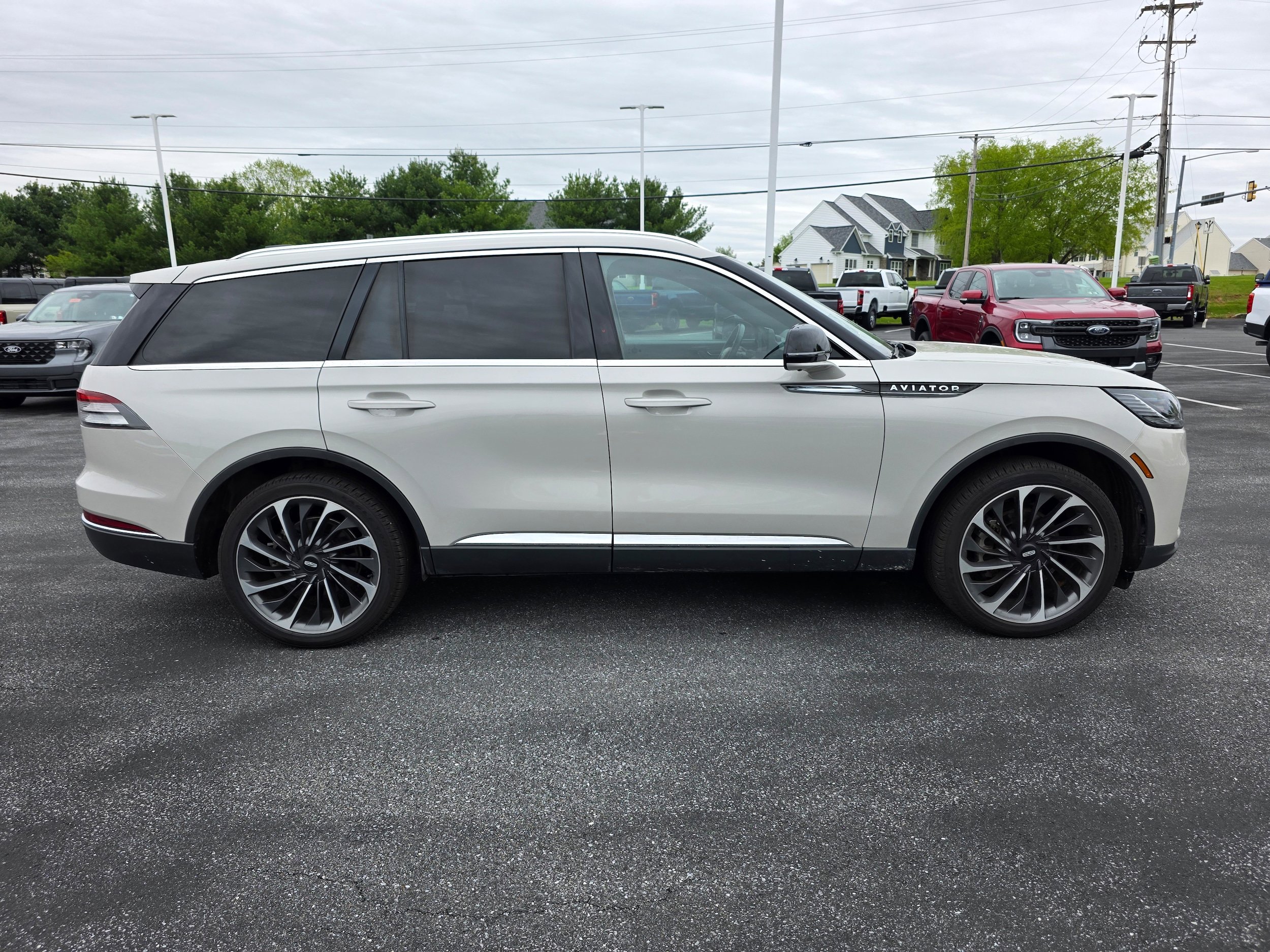 Used 2025 Lincoln Aviator Reserve w/ Illumination Package AWD/4WD image 6