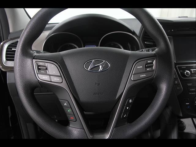 Used 2017 Hyundai Santa Fe SE AWD/4WD image 7