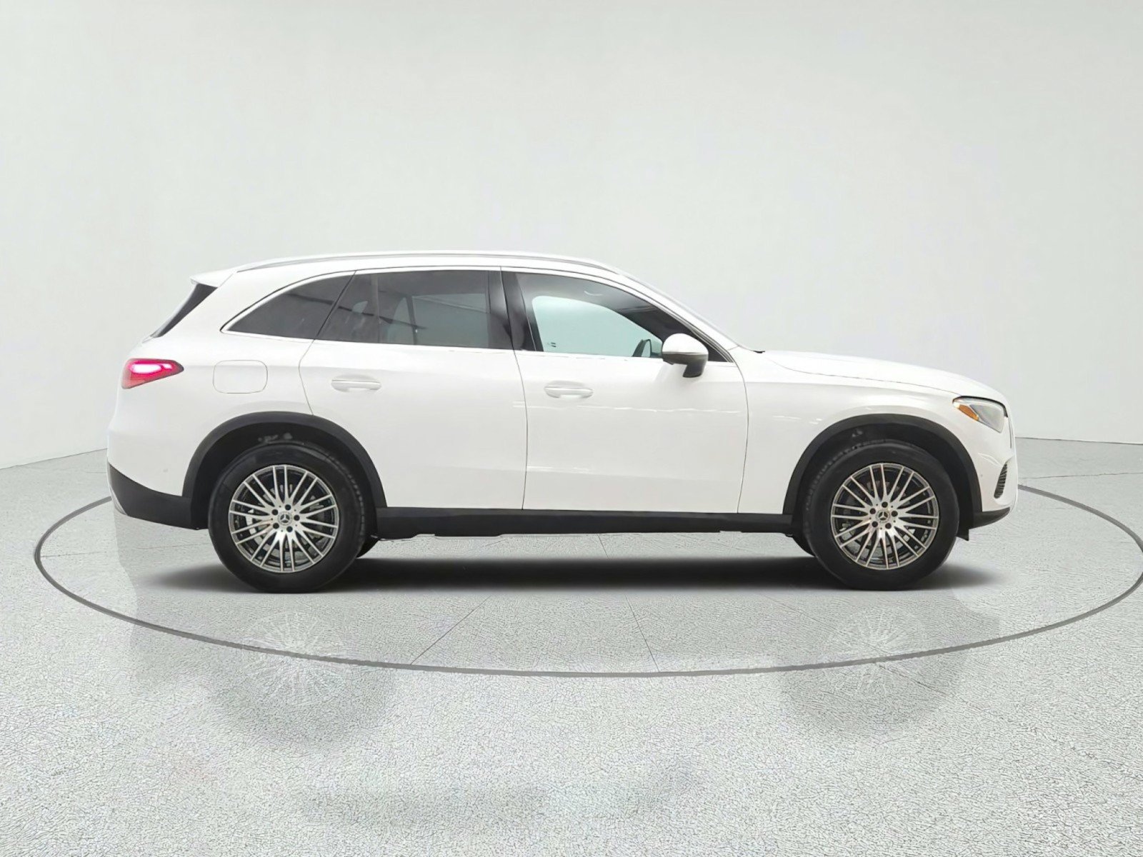 Certified 2026 Mercedes-Benz GLC 300 image 4
