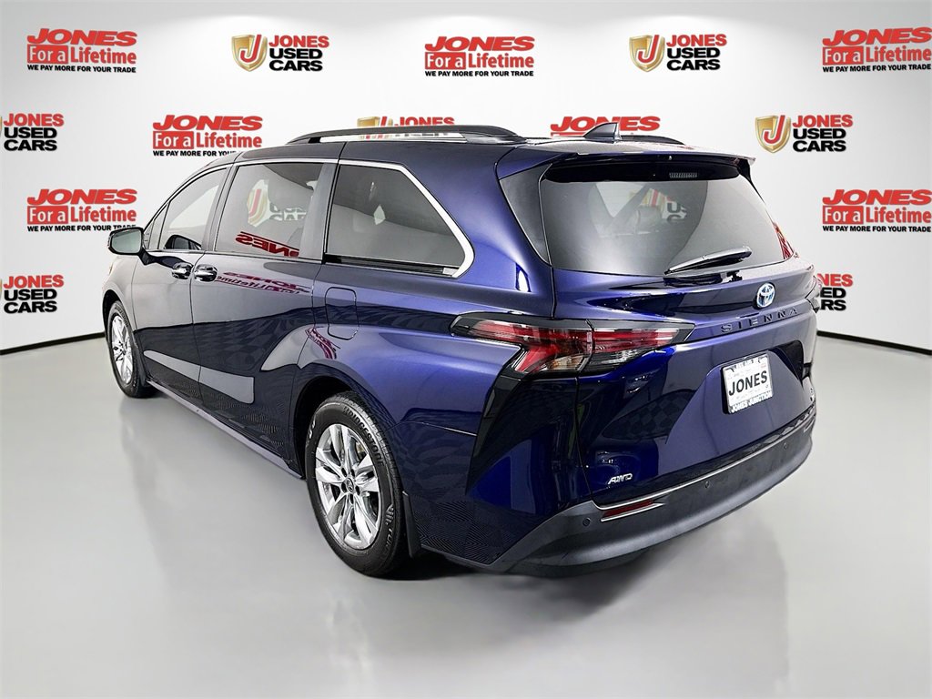 Certified 2023 Toyota Sienna XLE image 2