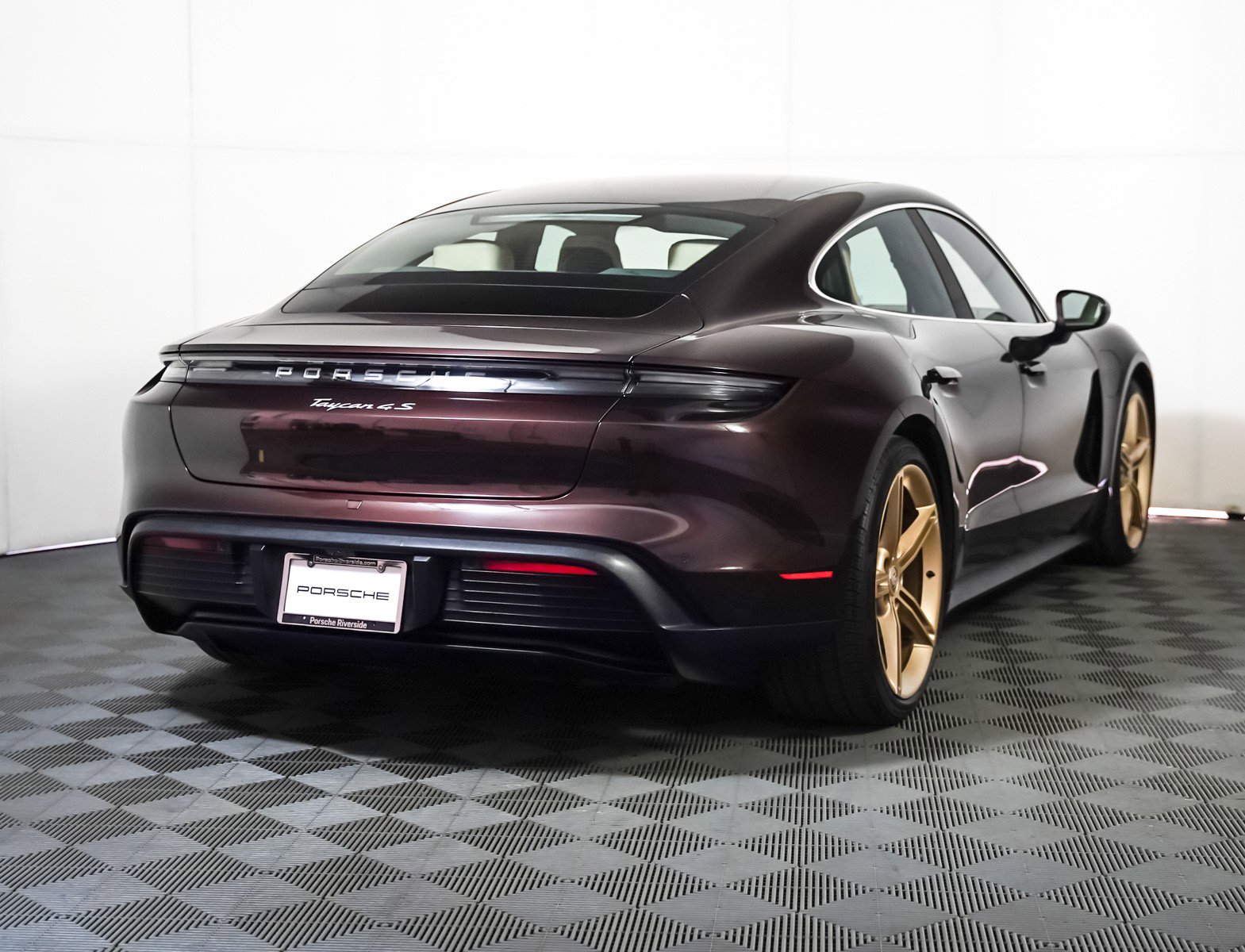 Certified 2022 Porsche Taycan 4S image 10