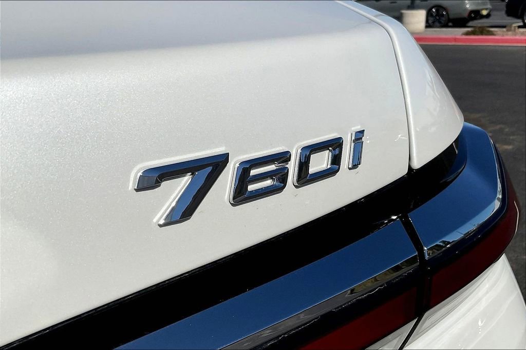 Used 2025 BMW 760i xDrive w/ Premium Package image 24