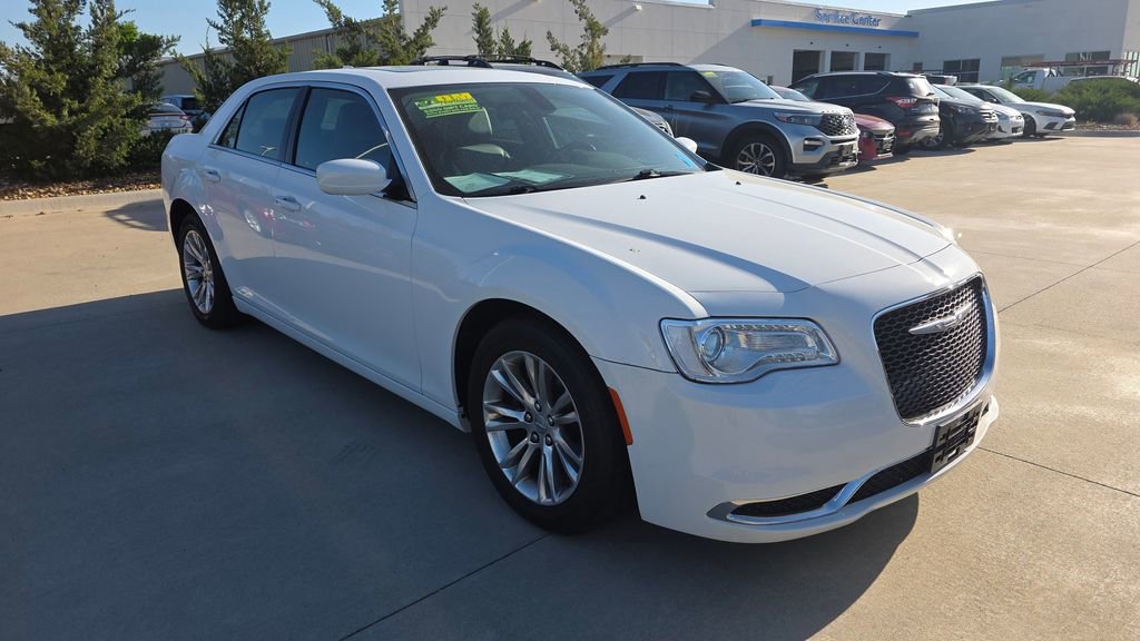 Used 2019 Chrysler 300 Touring w/ Quick Order Package 2EF image 7